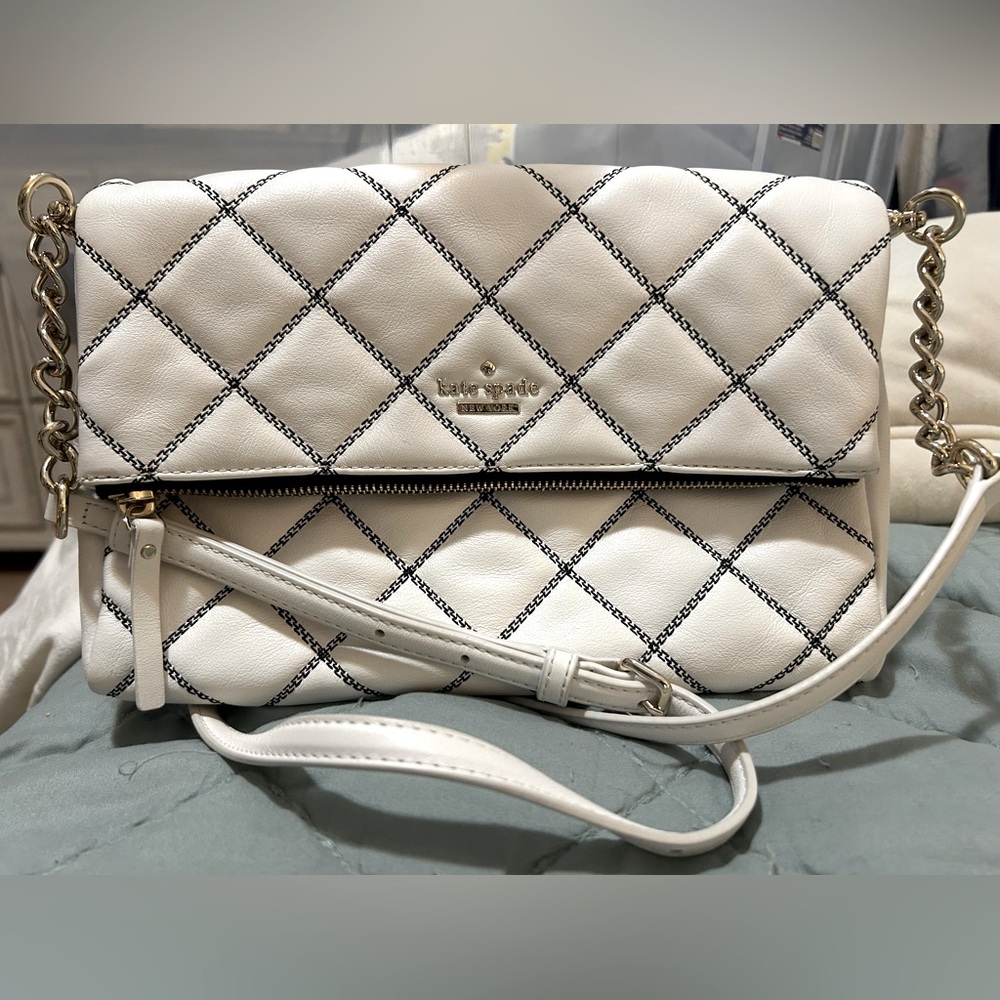 NWOT Kate Spade white and black quilted crossbody handbag.